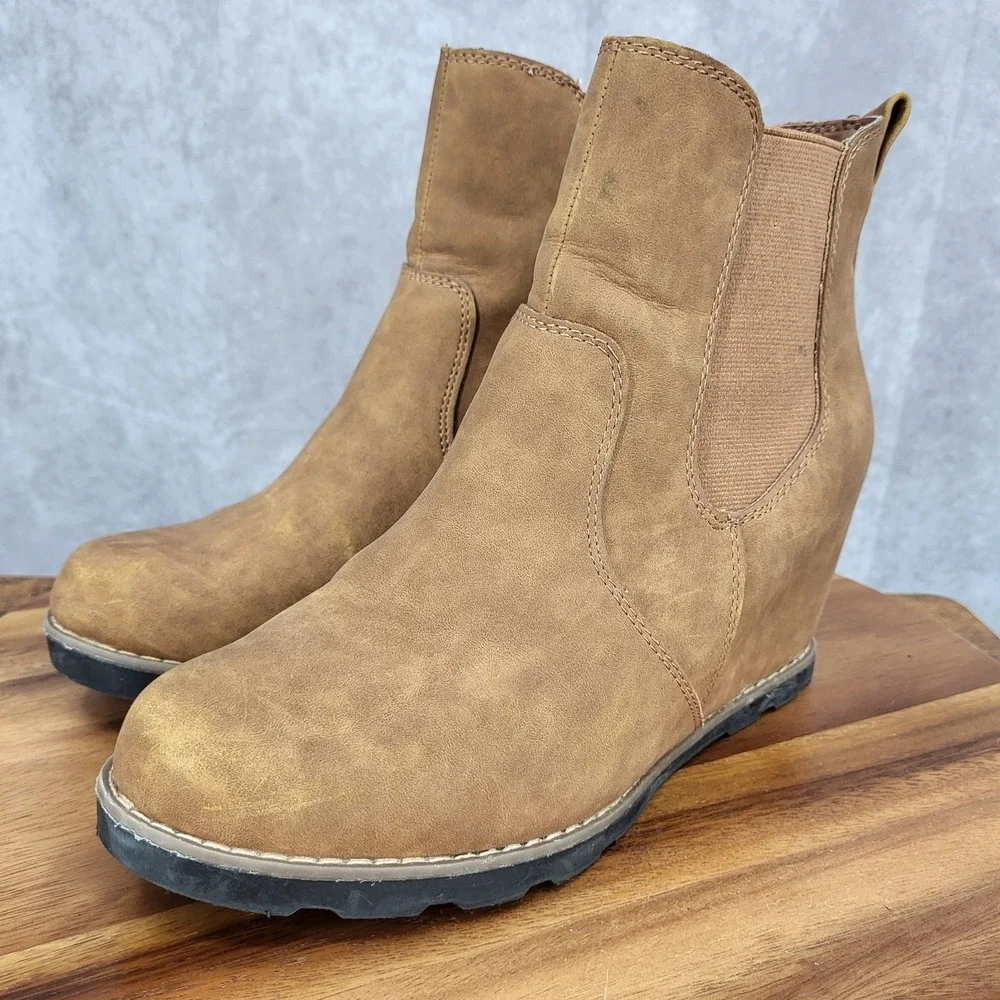 Universal Thread Chelsea Boots‎ Womens Amalia 9.5  Brown Faux Leather Wedge